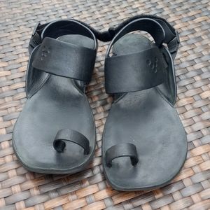 Black Leather Toe Sandal Vivobarefoot Kolhapuri